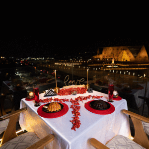Cairo: Dinner with Grand Egyptian Museum & Pyramids Views.